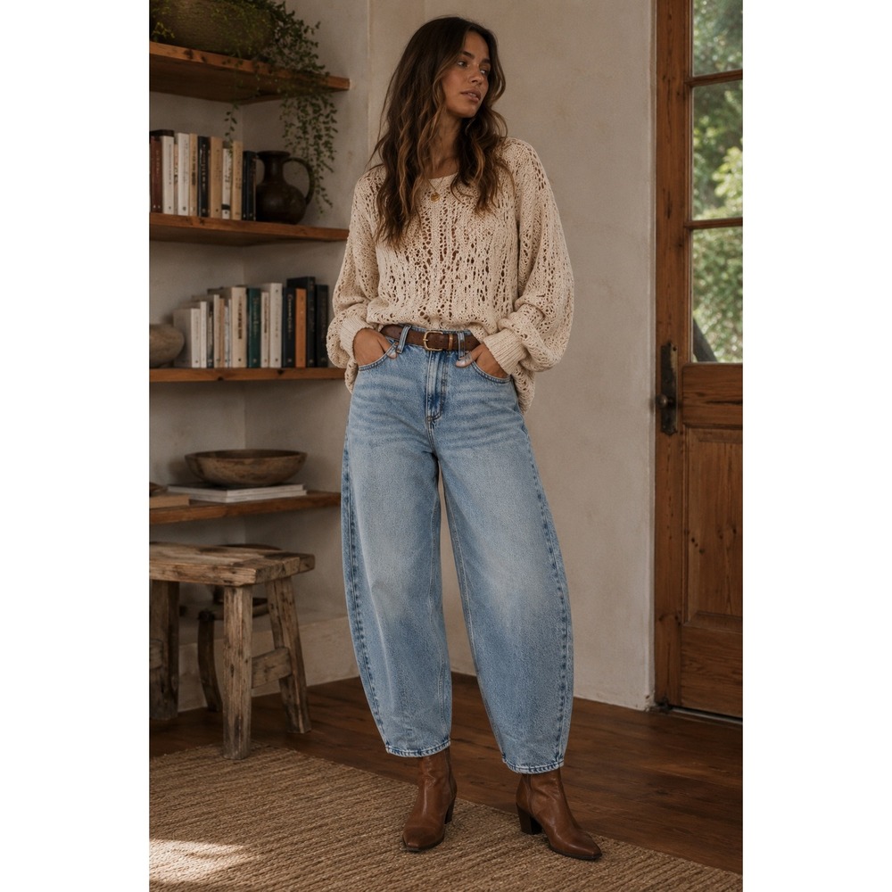 Universal Thread High Rise Easy Barrel Jeans Light Wash Blue Size 4